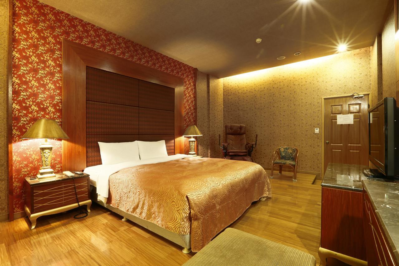 Treasure Island Motel - Fengshan Kaohsziung Kültér fotó